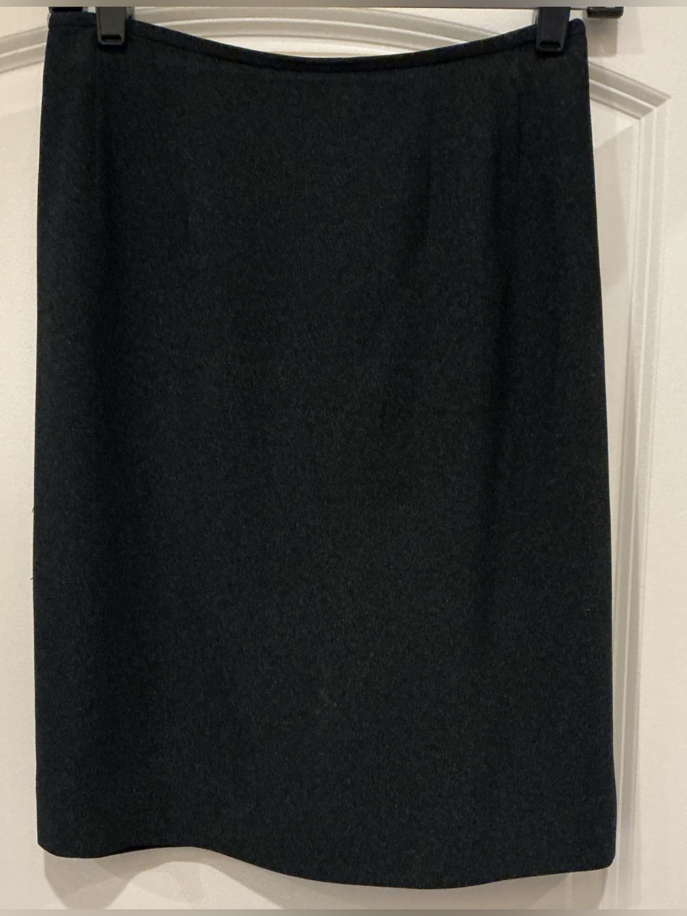 Tahari Charcoal Gray Tailored Pencil Skirt Lined Kick Pleat Size 4